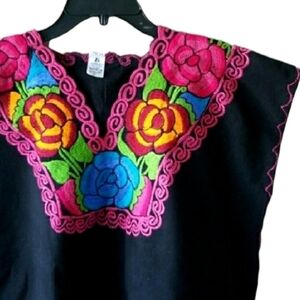 ARTESANIAS MICKEY Embroidered Floral Top Medium!